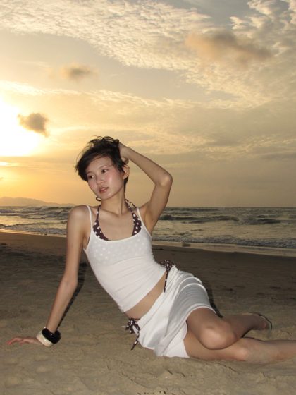 Thảo, Sunrise, frame 3 of 11
