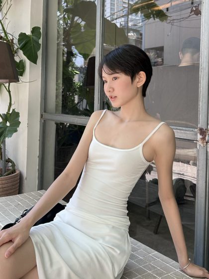Thảo, Sunny café, frame 5 of 7