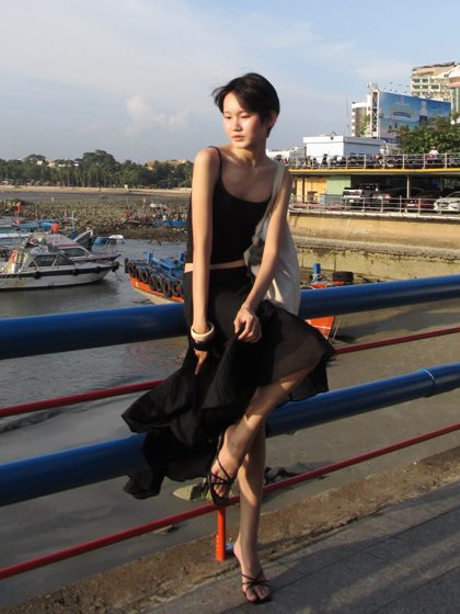 Thảo, The pier, black dress, frame 6 of 7