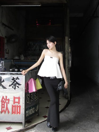 Thảo, Night market, frame 4 of 4