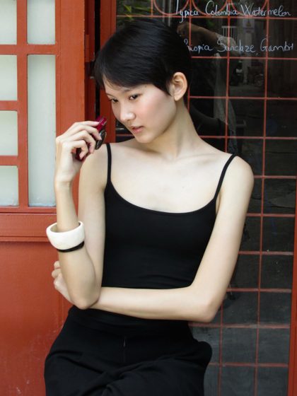 Thảo, Red doors, frame 1 of 6