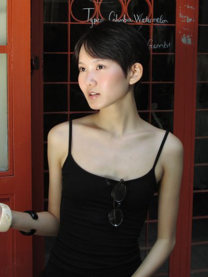 Thảo, Red doors, frame 3 of 6