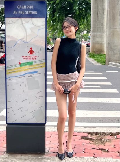 Thảo, An Phu station, frame 2 of 4