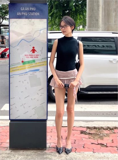 Thảo, An Phu station, frame 3 of 4