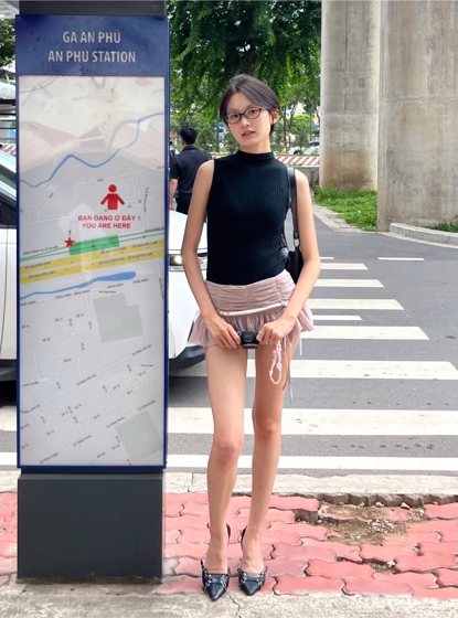 Thảo, An Phu station, frame 4 of 4
