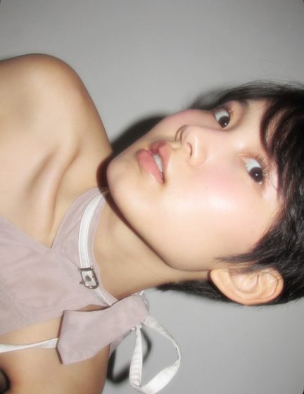 Thảo, Pink bow, frame 1 of 6