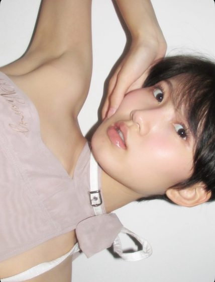 Thảo, Pink bow, frame 3 of 6