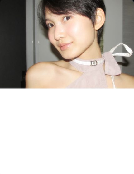 Thảo, Pink bow, frame 5 of 6