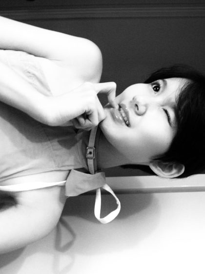 Thảo, Pink bow, frame 6 of 6